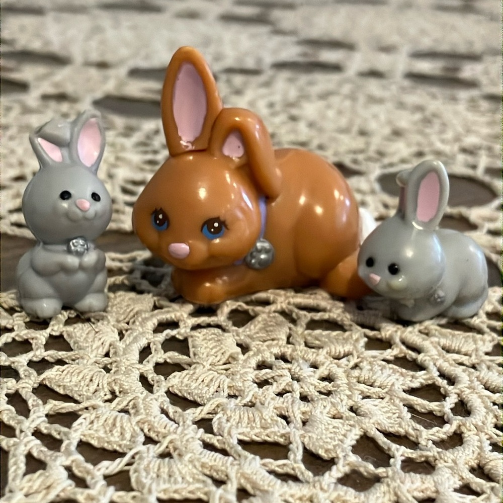Littlest Pet Shop Mommy Bunny and 2 Baby Bunnies Vintage